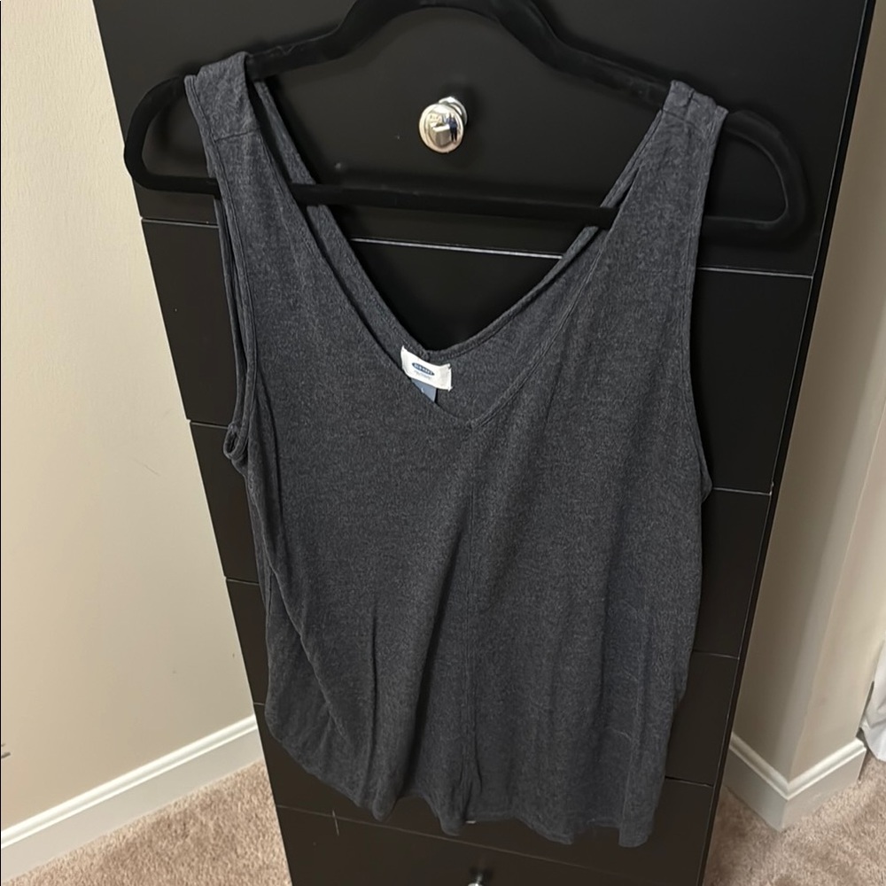 Old Navy V Cut Gray Sleeveless Top